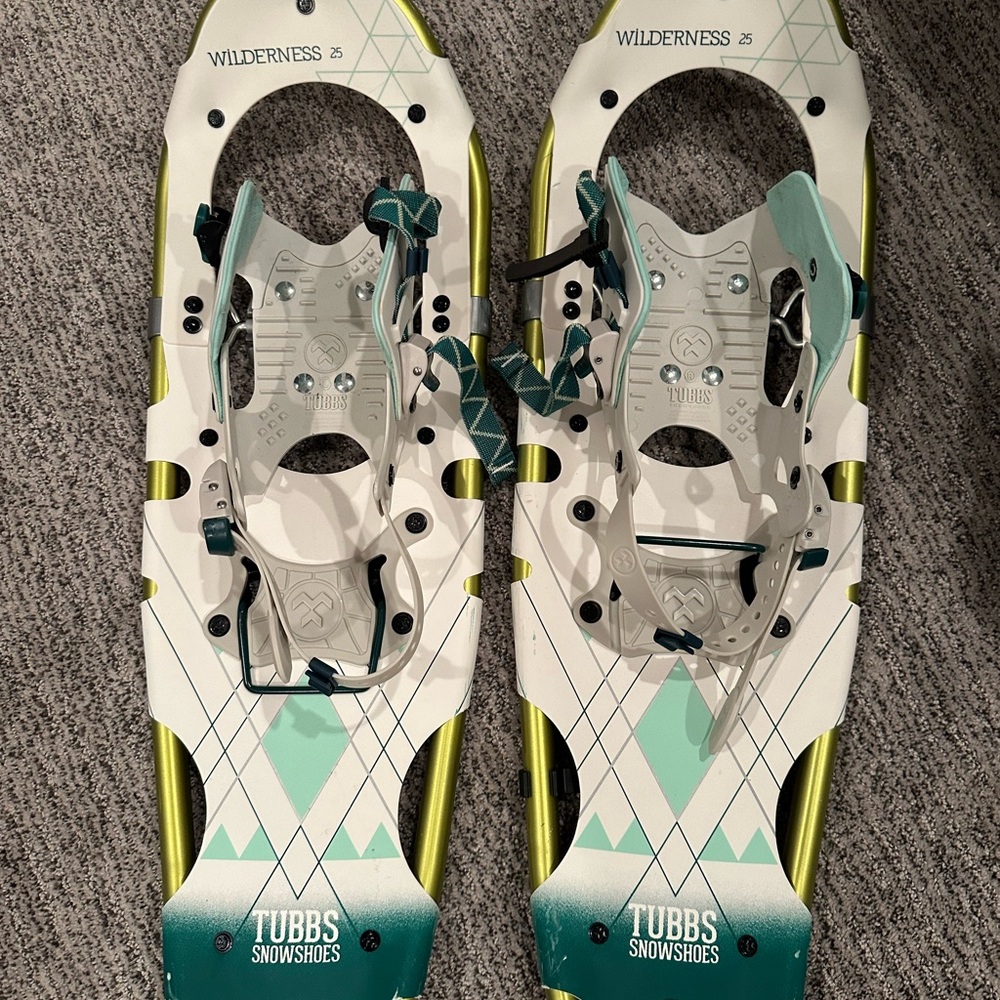 Wilderness Women's Snowshoes in Teal and White